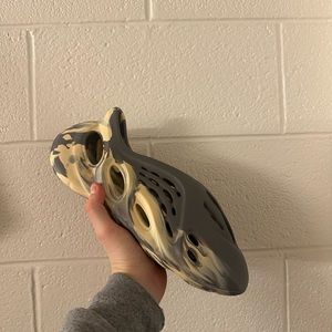 NEW NEVER WORN Adidas Yeezy Foam RNNR Runner MXT/Moon Gray Men's Size 11 NO BOX